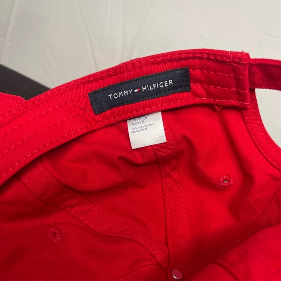Tommy Hilfiger hat - Picture 5 of 7